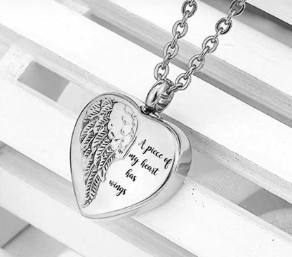 Collier commémoratif pour cendres d'animaux de compagnie en acier inoxydable, pendentif urne en forme d'ailes d'ange en forme de cœur